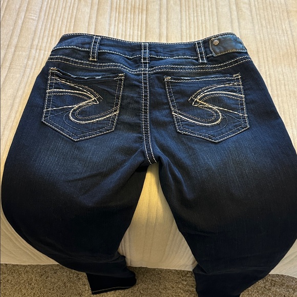 Silver Suki, jeans, super stretch, mid skinny like new - Picture 5 of 9